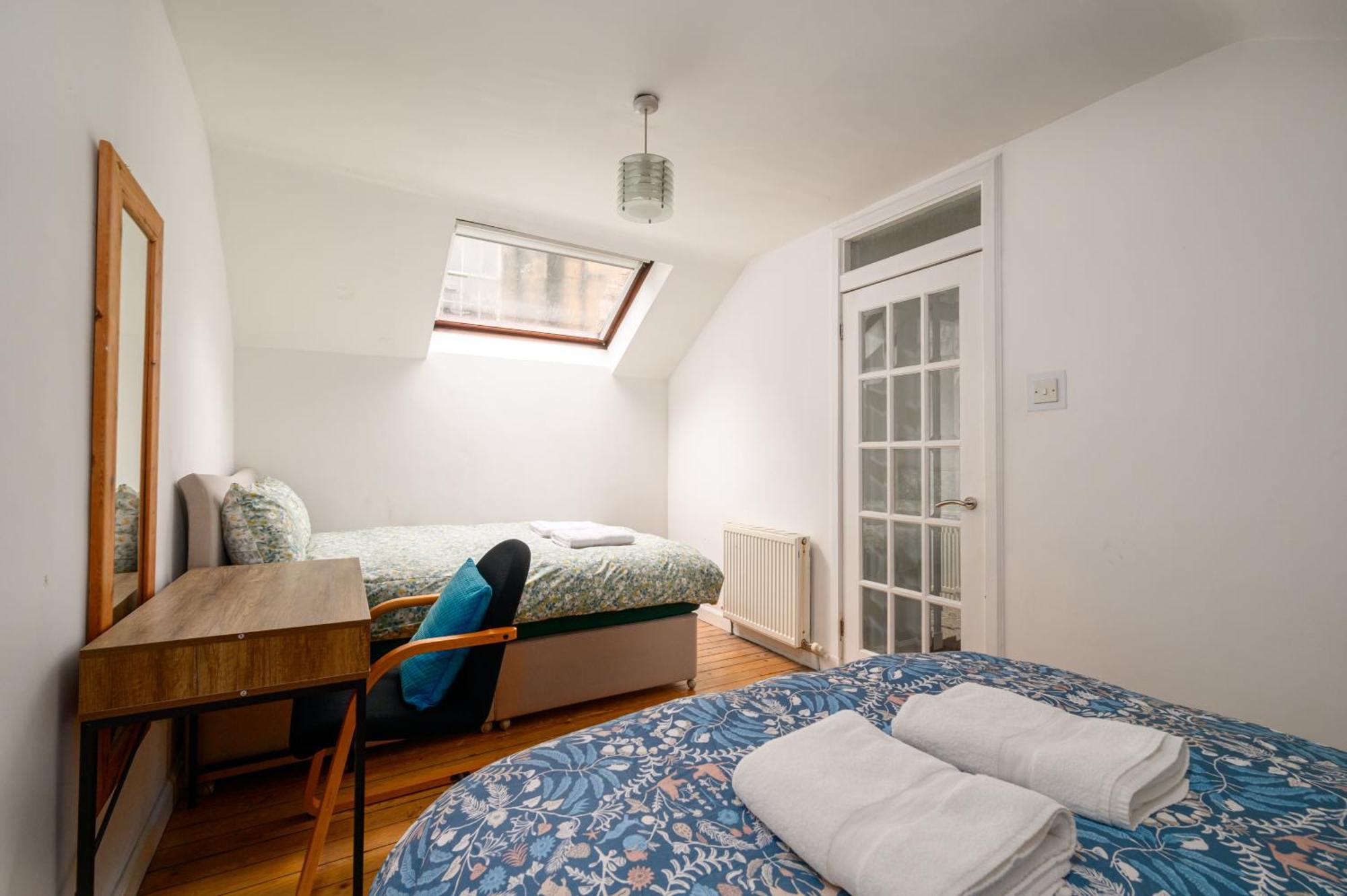 Vakantiehuis Bright - - Sleeps 10